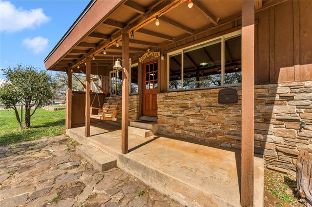 212 Baker LN, Burnet, TX 78611