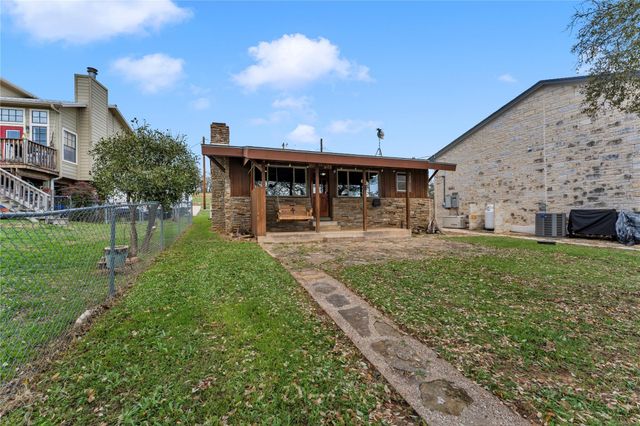 212 Baker LN, Burnet, TX 78611