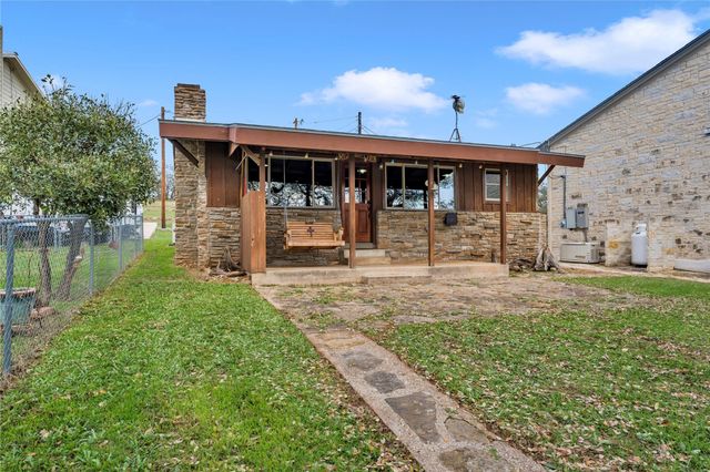 212 Baker LN, Burnet, TX 78611