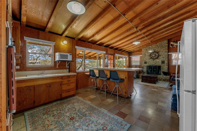 212 Baker LN, Burnet, TX 78611