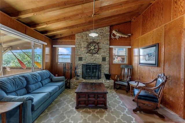 212 Baker LN, Burnet, TX 78611