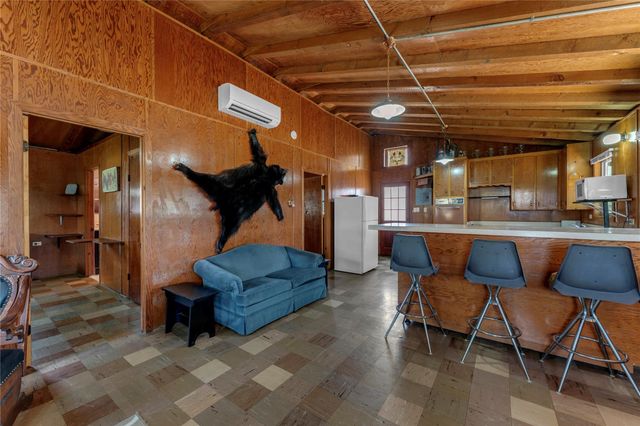 212 Baker LN, Burnet, TX 78611