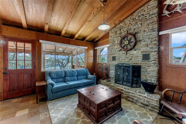 212 Baker LN, Burnet, TX 78611