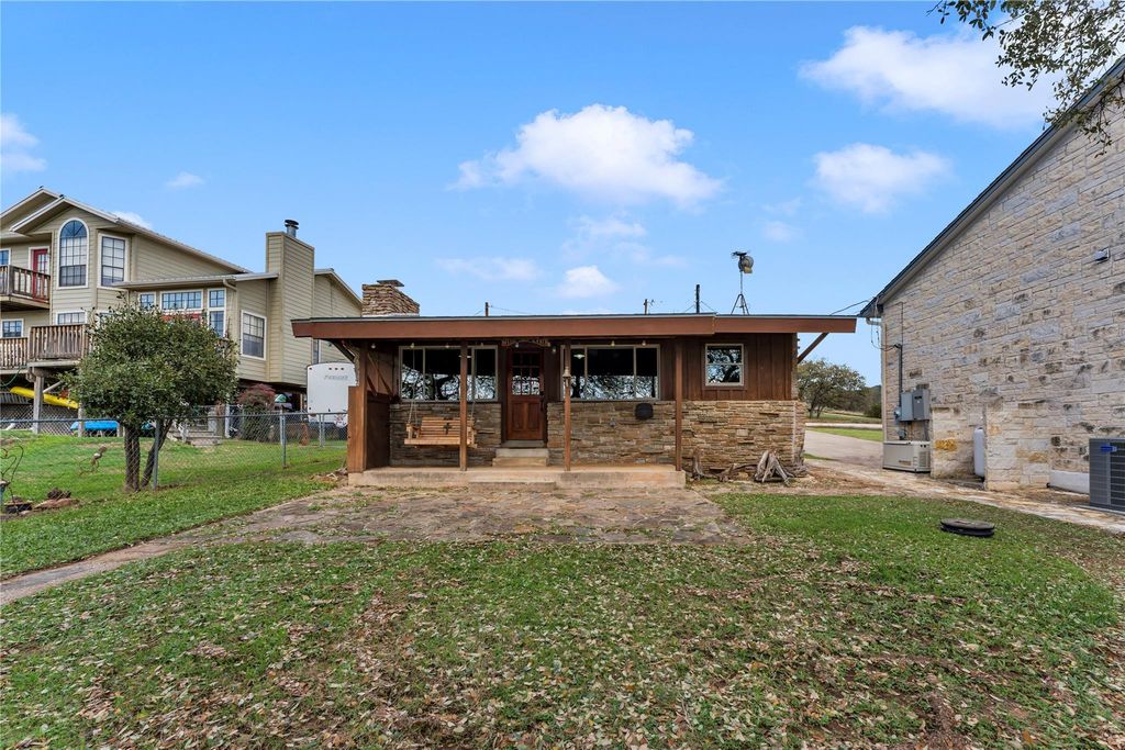 212 Baker LN, Burnet, TX 78611