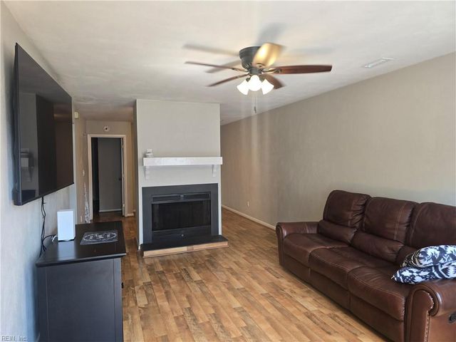 3924 Roebling LN, Virginia Beach, VA 23452