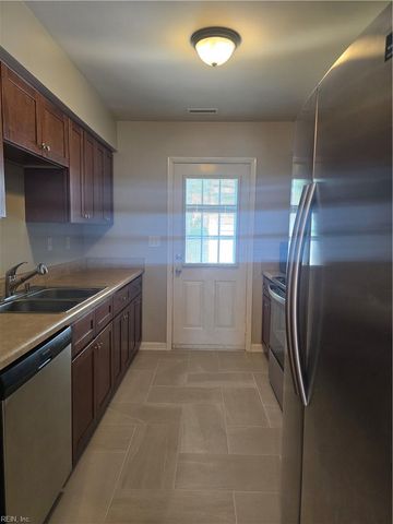 3924 Roebling LN, Virginia Beach, VA 23452