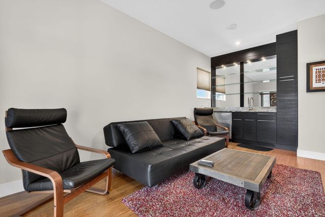 915 SE 2nd Court, Fort Lauderdale, FL 33301