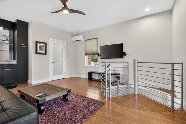 915 SE 2nd Court, Fort Lauderdale, FL 33301