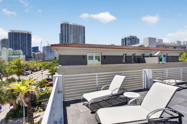 915 SE 2nd Court, Fort Lauderdale, FL 33301