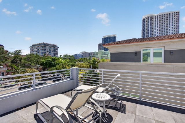 915 SE 2nd Court, Fort Lauderdale, FL 33301