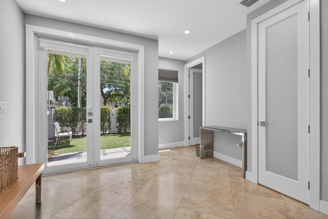 915 SE 2nd Court, Fort Lauderdale, FL 33301