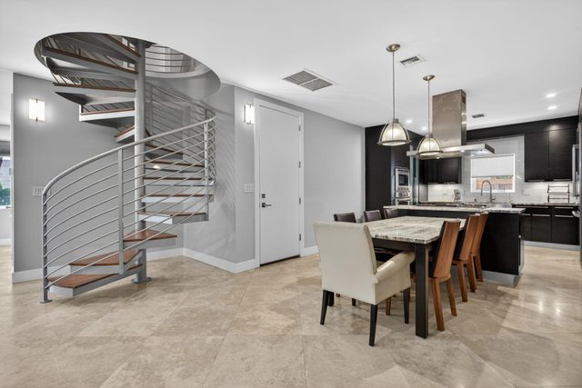 915 SE 2nd Court, Fort Lauderdale, FL 33301