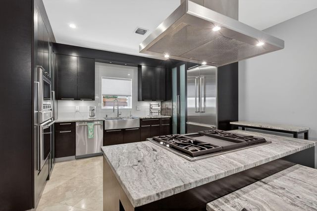 915 SE 2nd Court, Fort Lauderdale, FL 33301