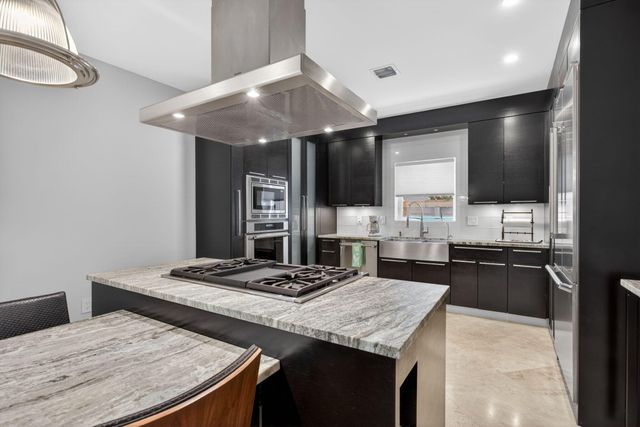 915 SE 2nd Court, Fort Lauderdale, FL 33301