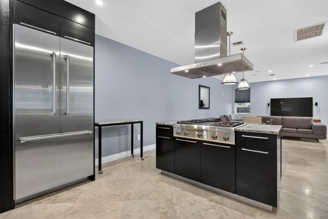 915 SE 2nd Court, Fort Lauderdale, FL 33301