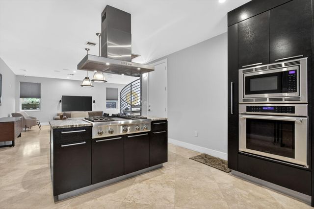 915 SE 2nd Court, Fort Lauderdale, FL 33301