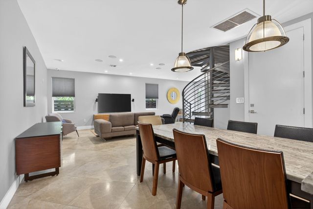 915 SE 2nd Court, Fort Lauderdale, FL 33301