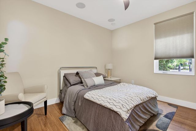 915 SE 2nd Court, Fort Lauderdale, FL 33301