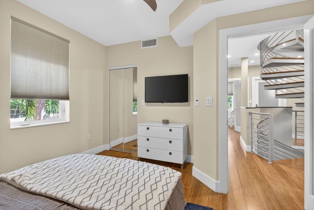 915 SE 2nd Court, Fort Lauderdale, FL 33301