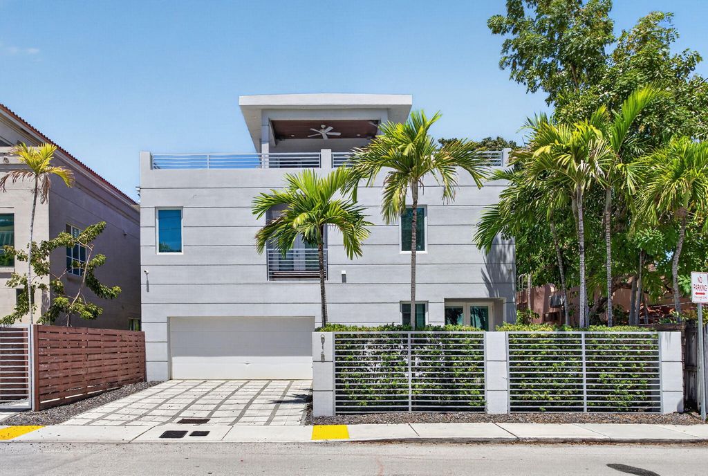 915 SE 2nd Court, Fort Lauderdale, FL 33301