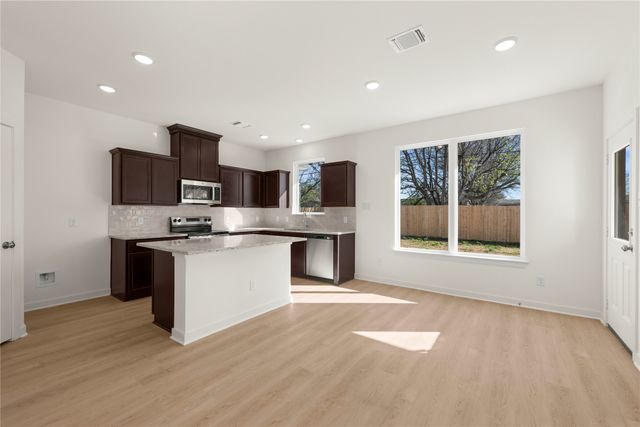 119 Adaline Bend, Mcgregor, TX 76657