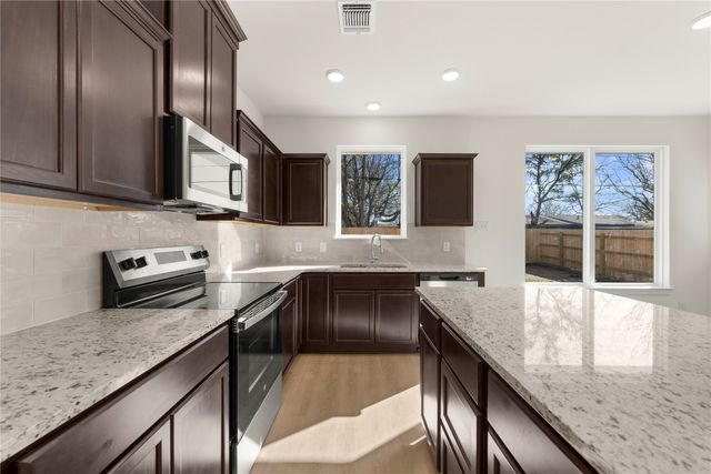 119 Adaline Bend, Mcgregor, TX 76657