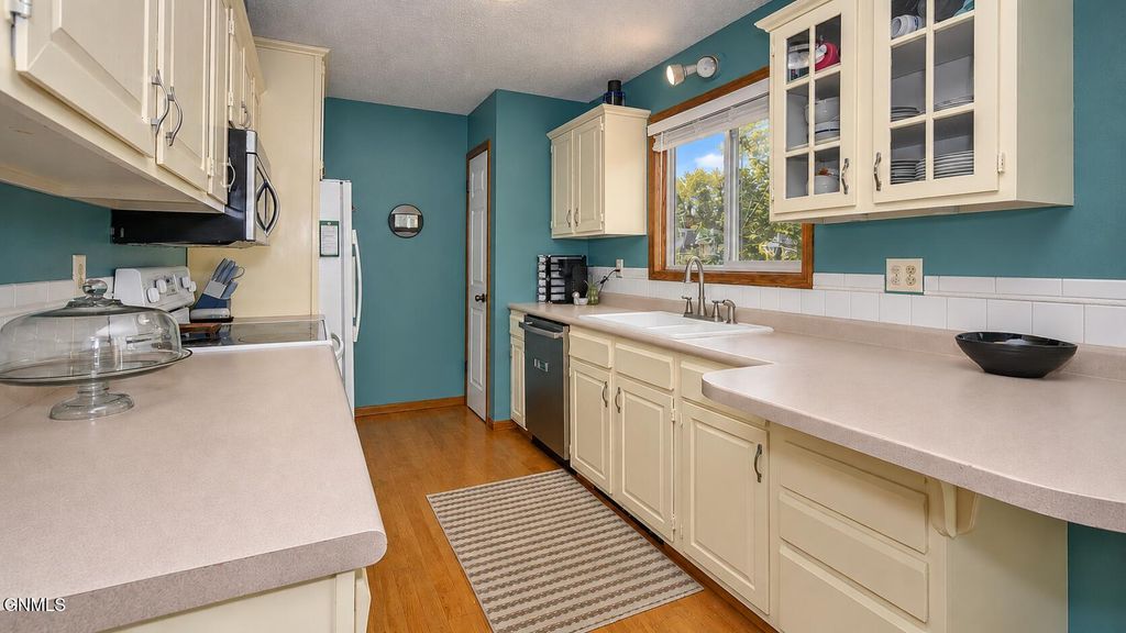 1309 17th Street SE, Mandan, ND 58554 photo 4