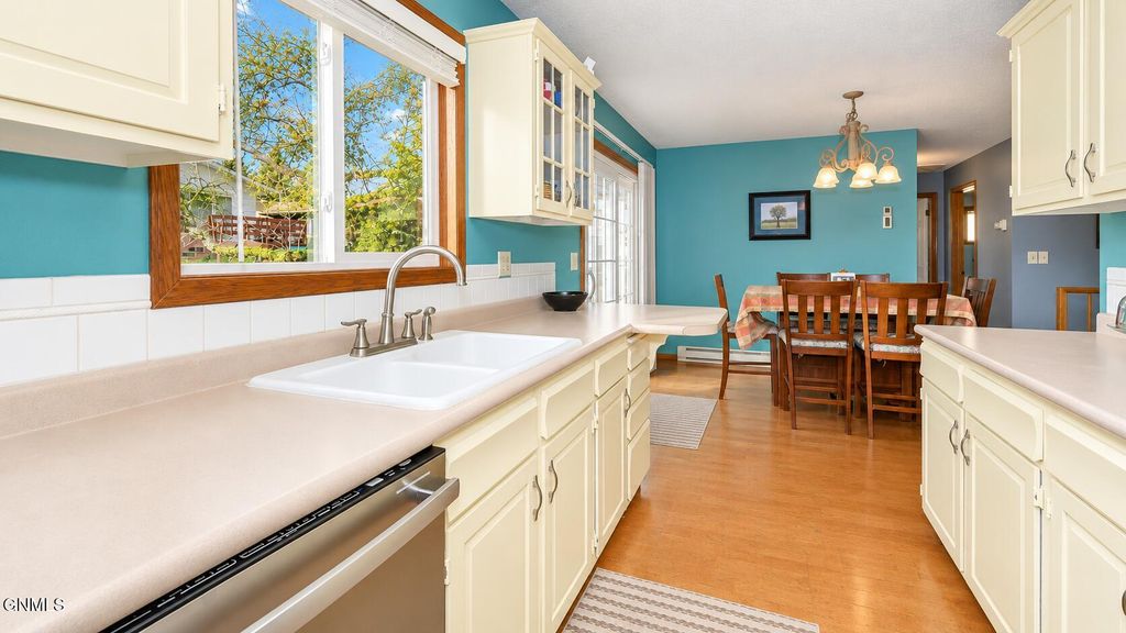 1309 17th Street SE, Mandan, ND 58554 photo 5