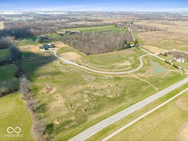 4901 Homestead Court, Zionsville, IN 46077