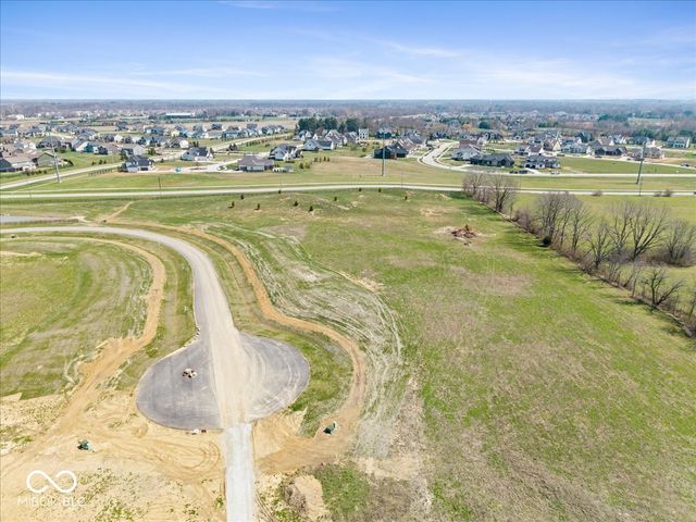 4901 Homestead Court, Zionsville, IN 46077