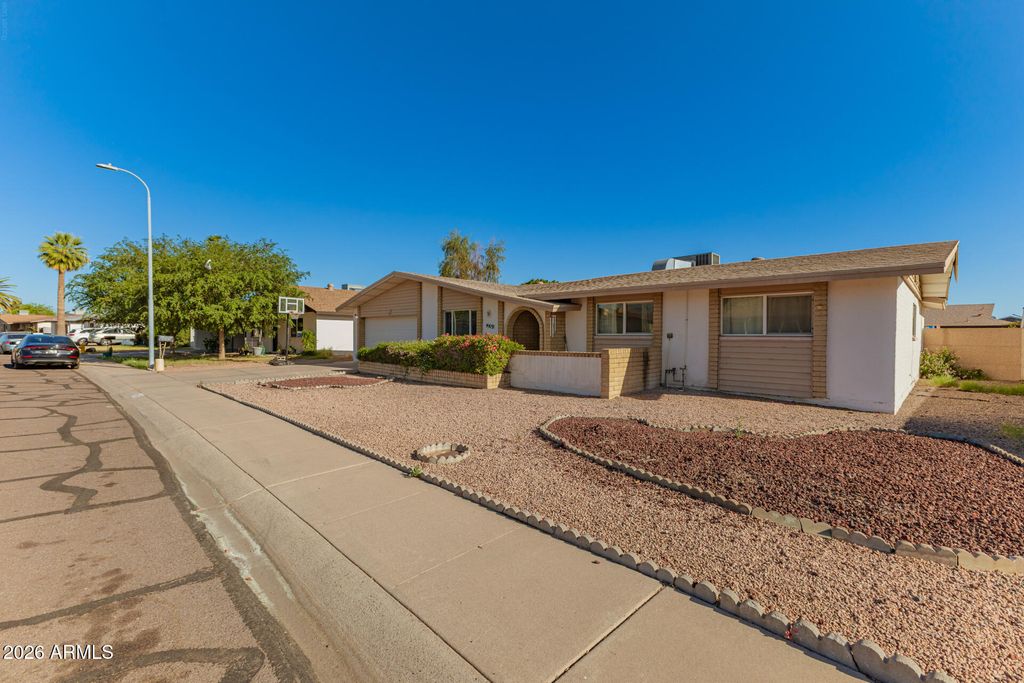4419 W VOGEL Avenue, Glendale, AZ 85302 — photo 2