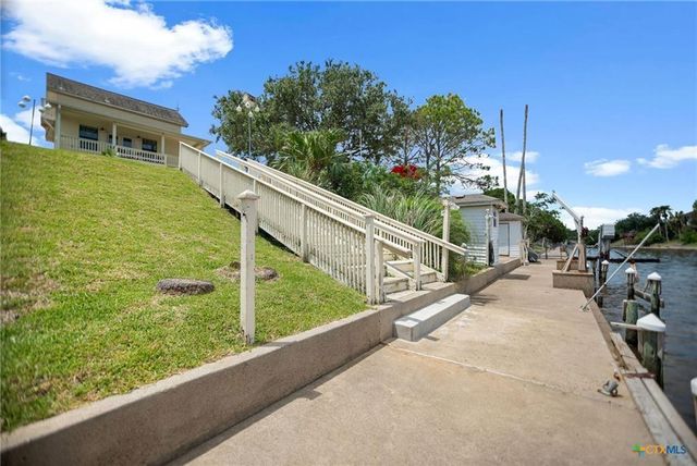 117 E Harbor Drive, Port Lavaca, TX 77979