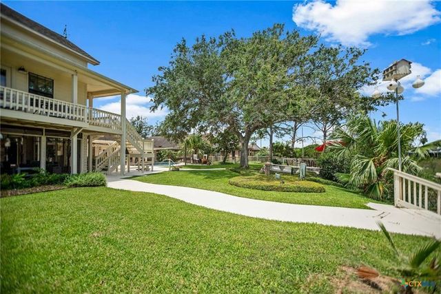 117 E Harbor Drive, Port Lavaca, TX 77979