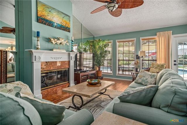 117 E Harbor Drive, Port Lavaca, TX 77979
