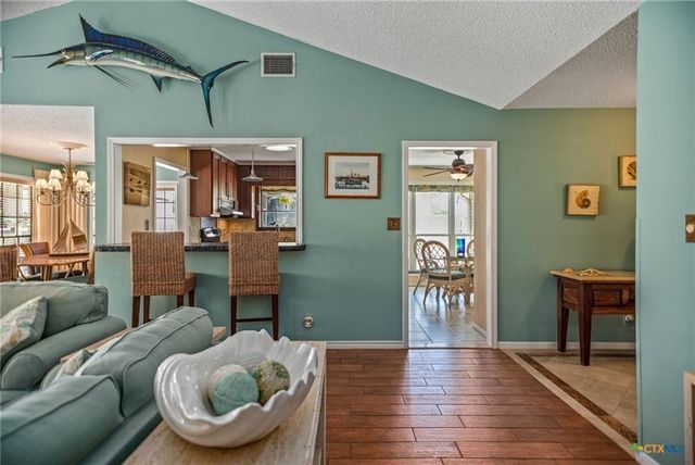 117 E Harbor Drive, Port Lavaca, TX 77979