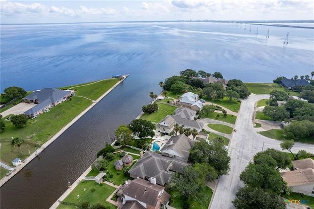 117 E Harbor Drive, Port Lavaca, TX 77979
