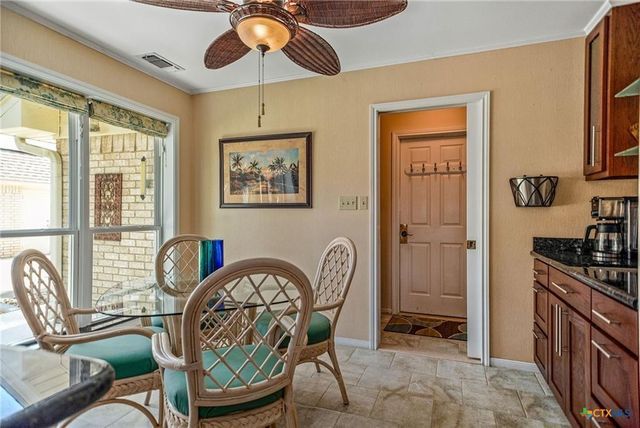117 E Harbor Drive, Port Lavaca, TX 77979