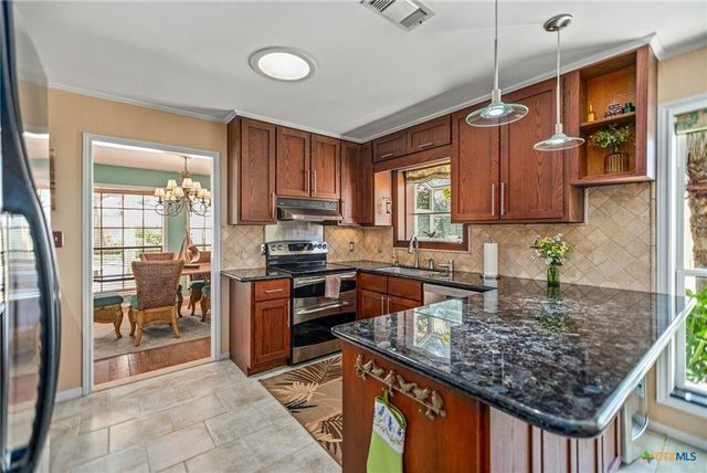 117 E Harbor Drive, Port Lavaca, TX 77979