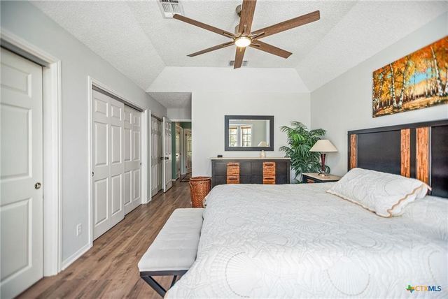 117 E Harbor Drive, Port Lavaca, TX 77979
