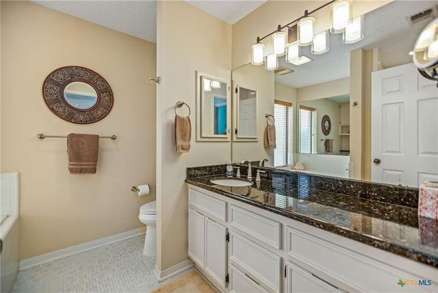 117 E Harbor Drive, Port Lavaca, TX 77979