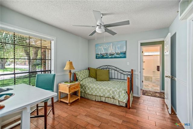 117 E Harbor Drive, Port Lavaca, TX 77979
