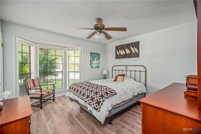 117 E Harbor Drive, Port Lavaca, TX 77979