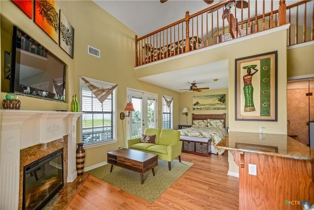 117 E Harbor Drive, Port Lavaca, TX 77979