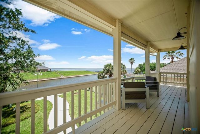 117 E Harbor Drive, Port Lavaca, TX 77979