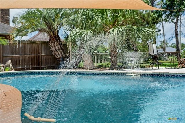 117 E Harbor Drive, Port Lavaca, TX 77979