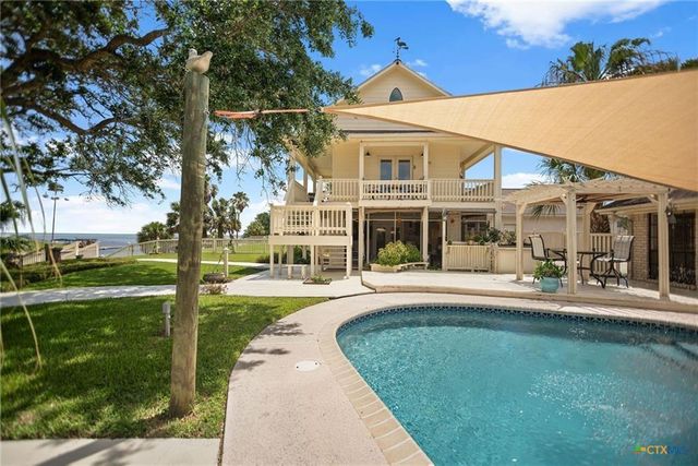 117 E Harbor Drive, Port Lavaca, TX 77979