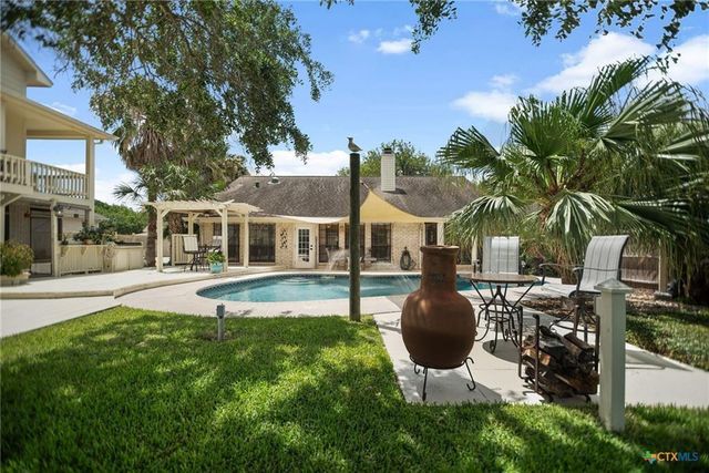 117 E Harbor Drive, Port Lavaca, TX 77979