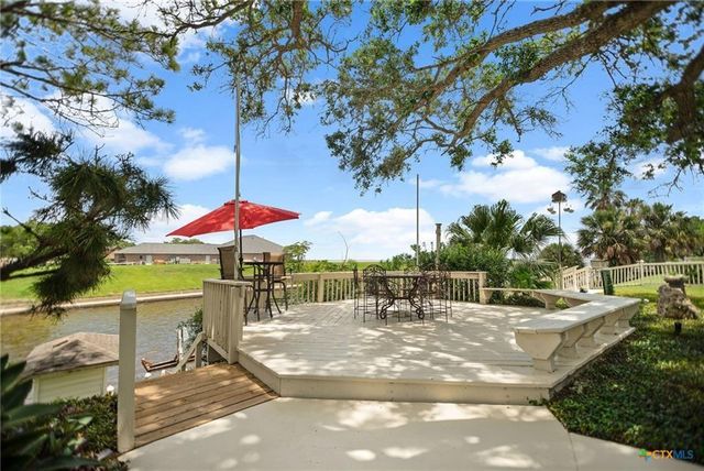 117 E Harbor Drive, Port Lavaca, TX 77979