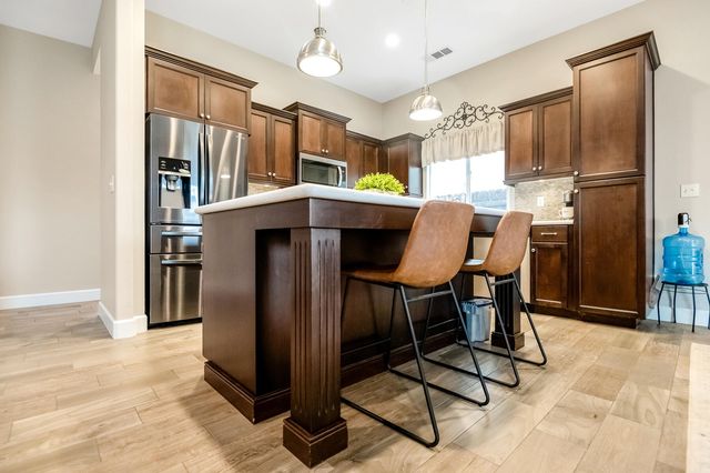 2007 E Walnut Avenue, Tulare, CA 93274