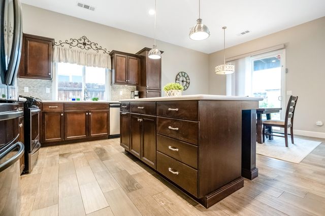 2007 E Walnut Avenue, Tulare, CA 93274